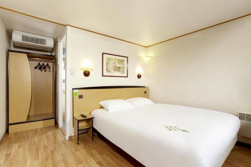 Kyriad Tarbes Bastillac Exteriör bild